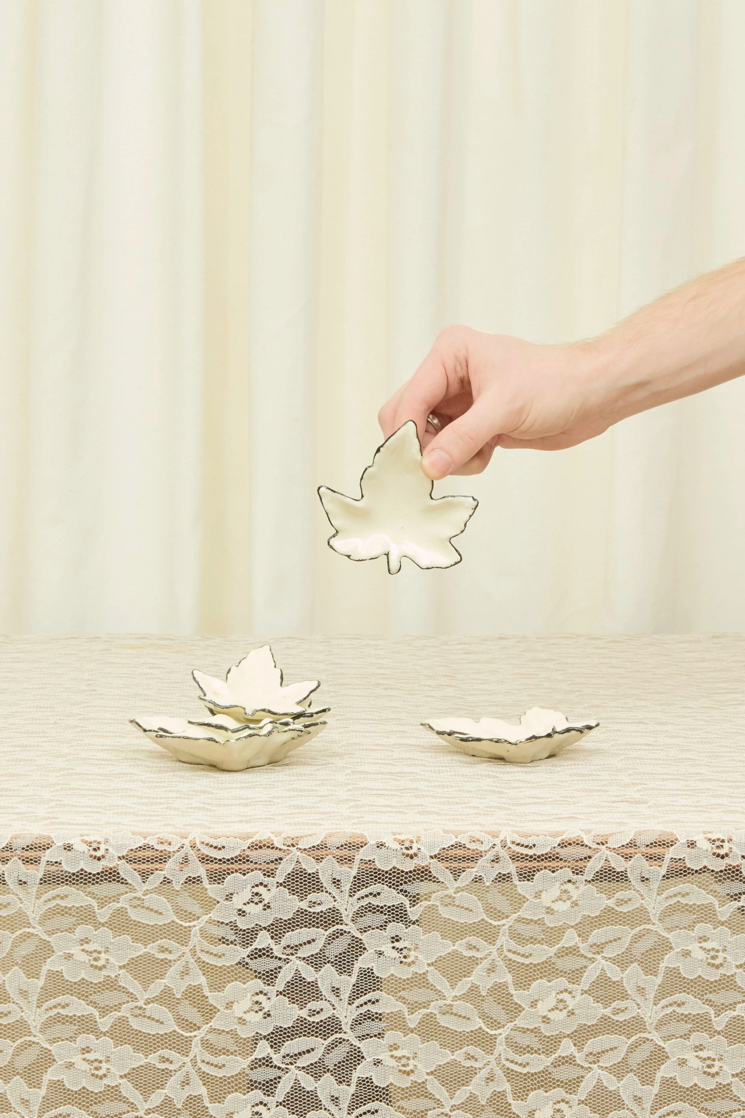 Vintage Ceramic Leaf Dishes Set/5