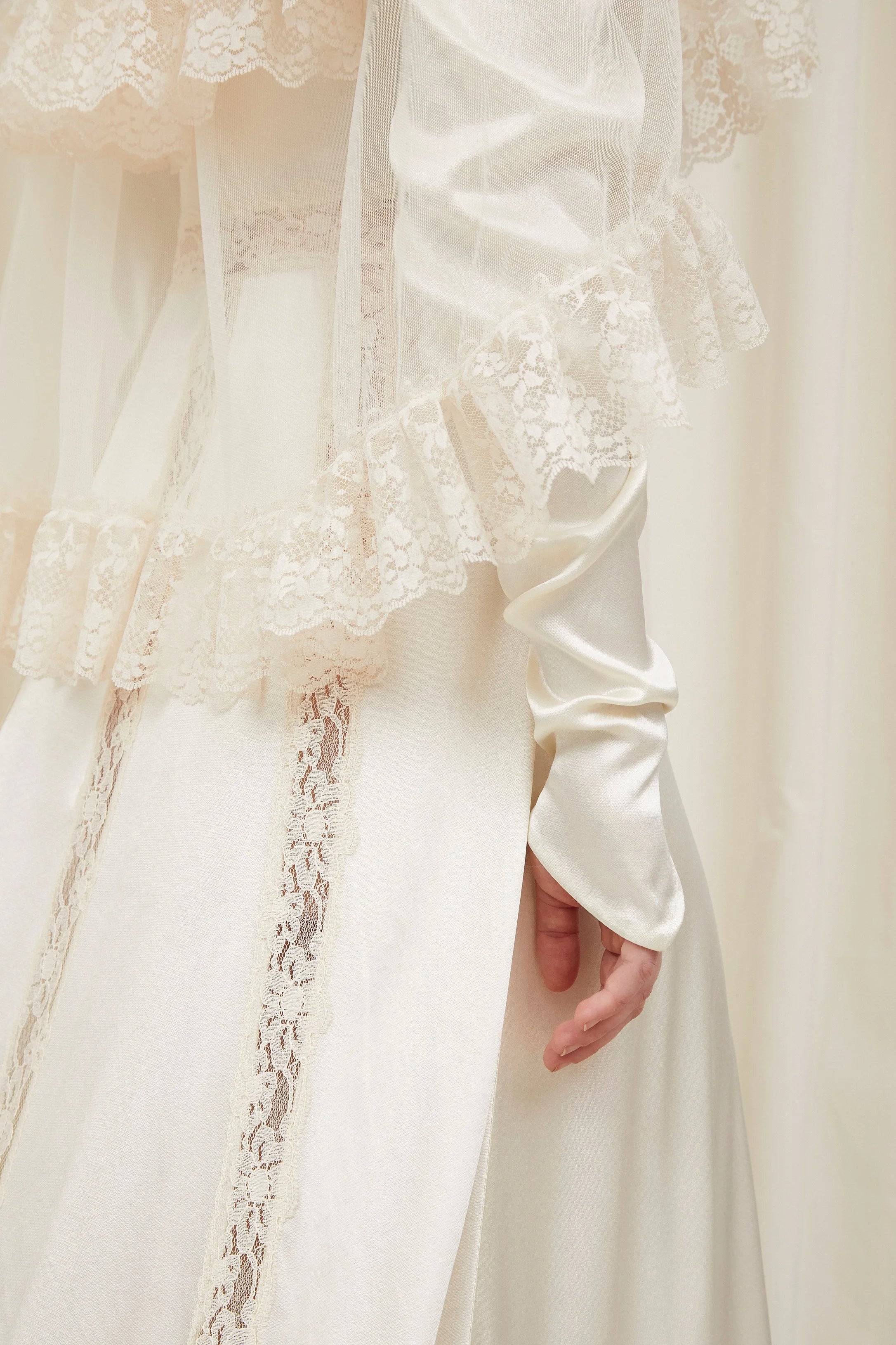 Gwendolyn Lace Tiered Veil