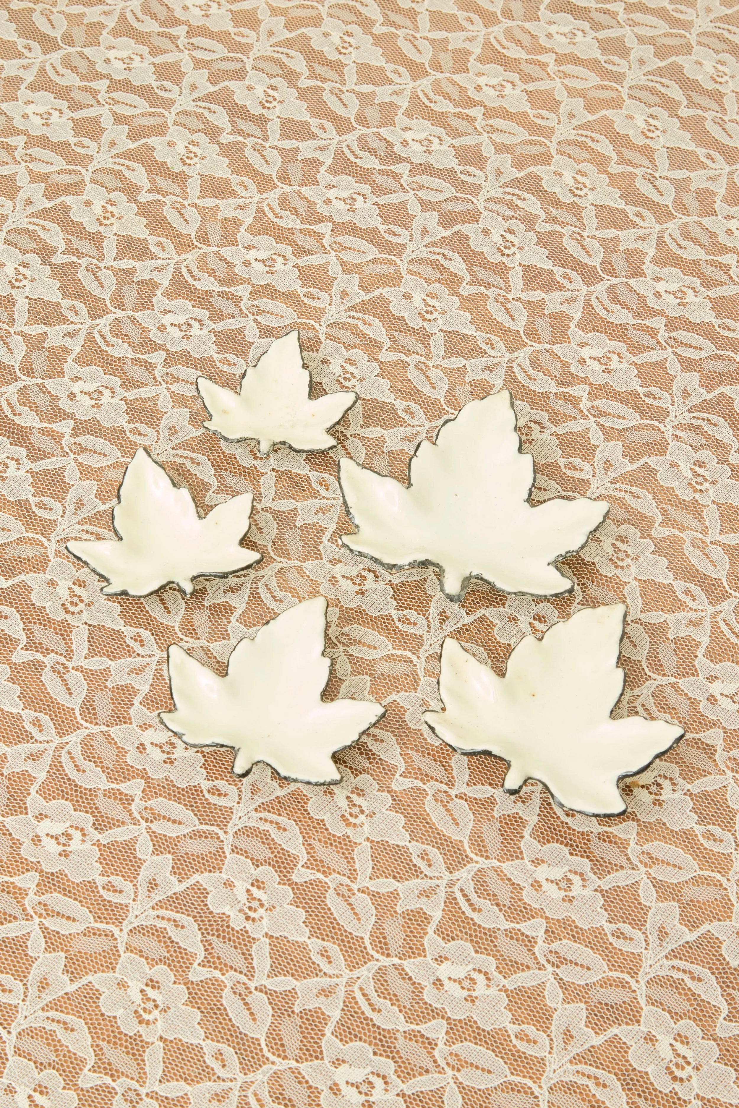 Vintage Ceramic Leaf Dishes Set/5