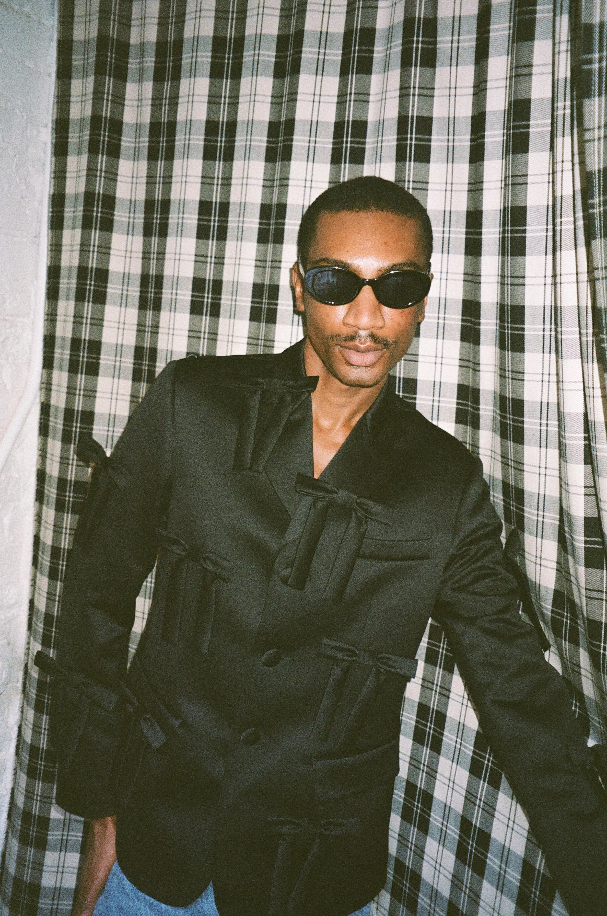 Walt Monochromatic Bow Blazer