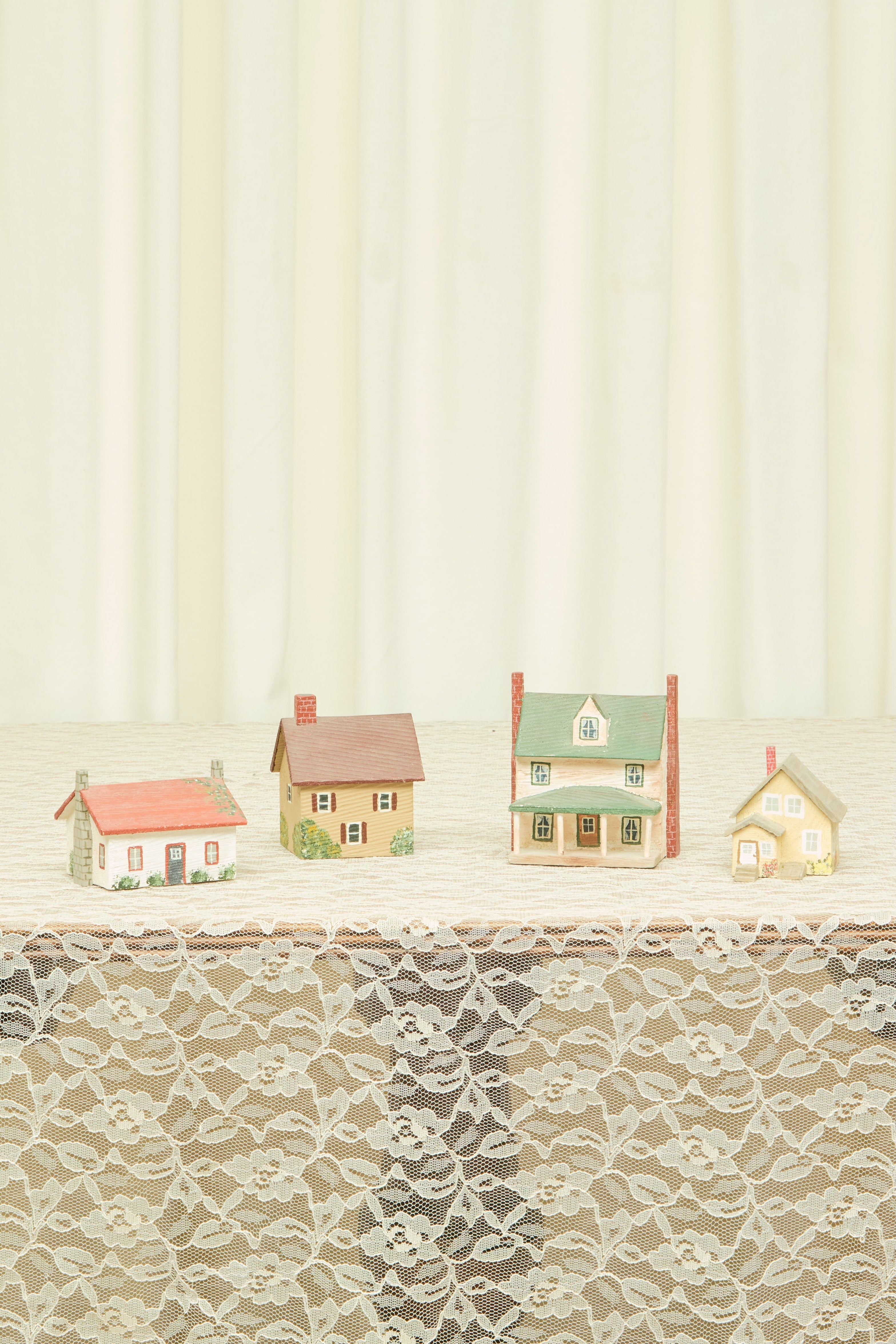 Vintage Folk Art Village Set/4