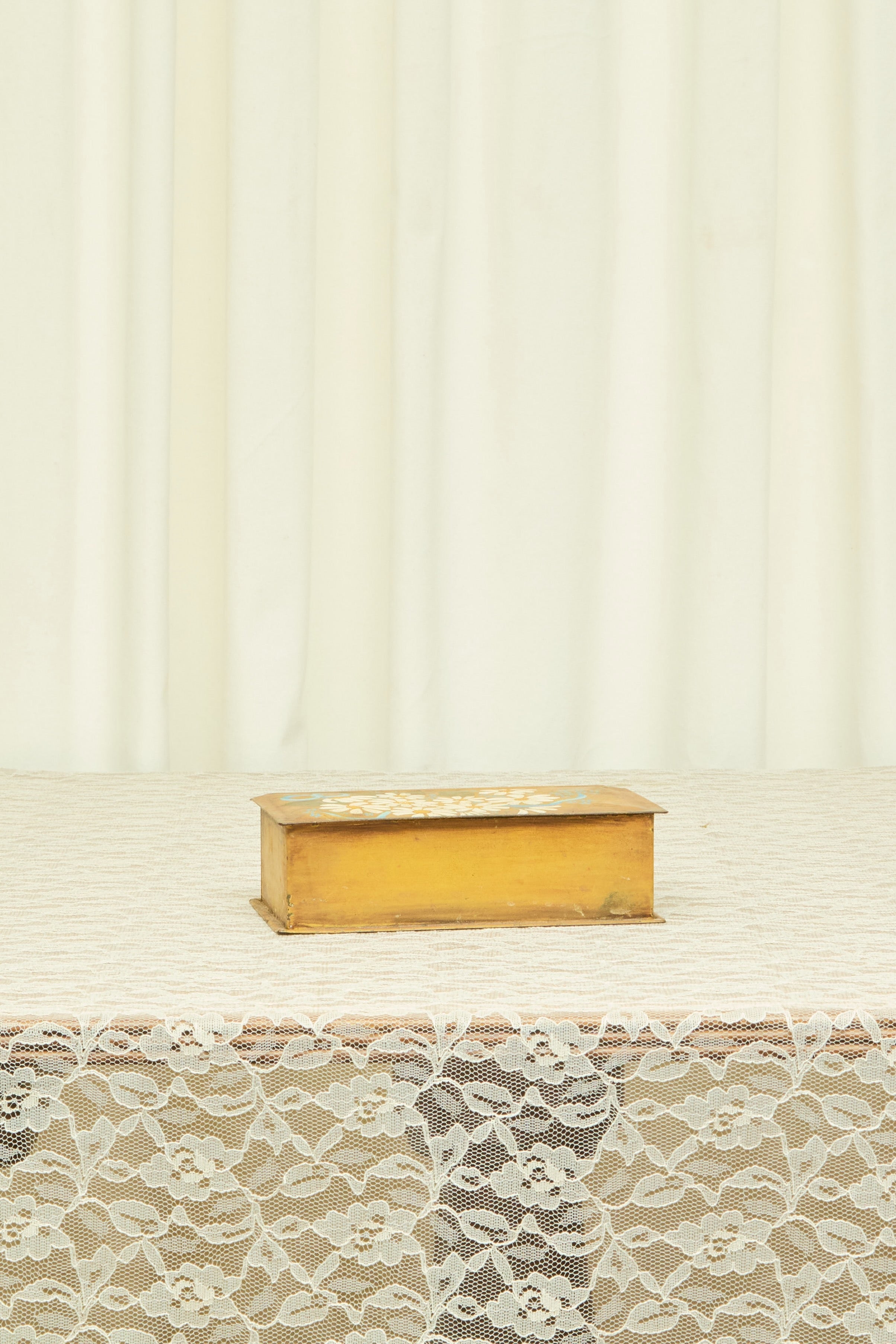 Vintage Metal Daisy Painted Box